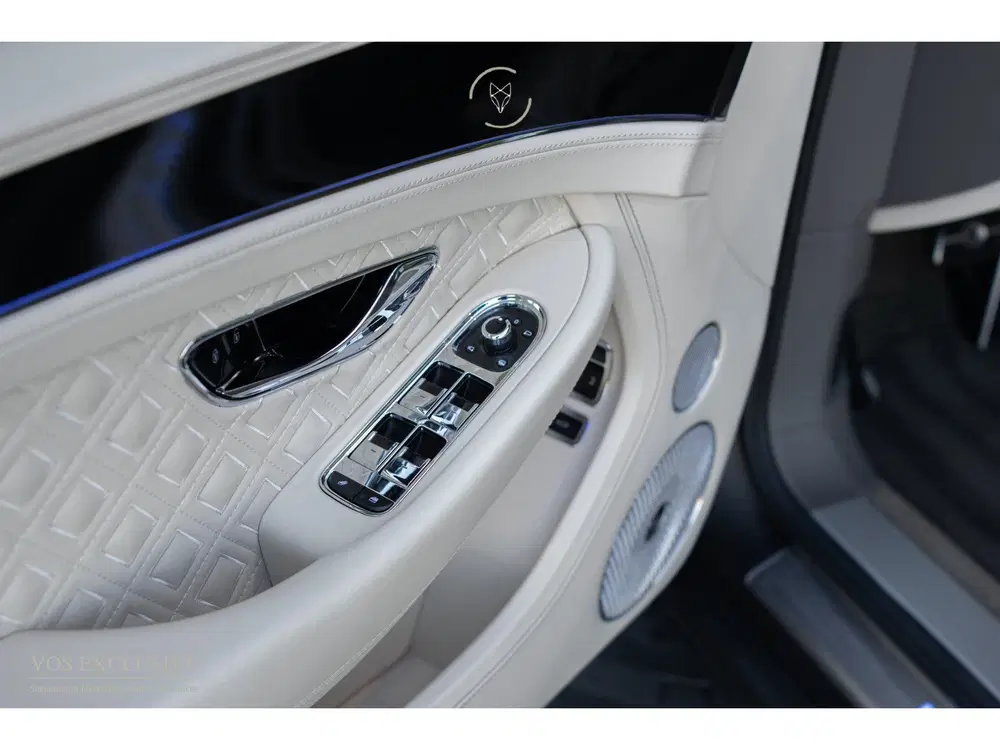 Bentley Continental GTC 4.0 V8 Mulliner uit 2022, foto 13