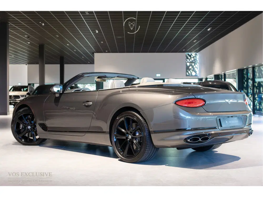 Bentley Continental GTC 4.0 V8 Mulliner uit 2022, foto 3