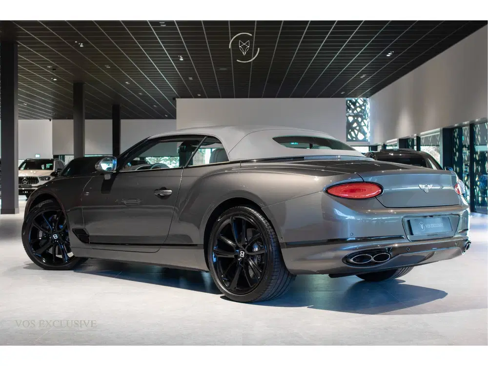 Bentley Continental GTC 4.0 V8 Mulliner uit 2022, foto 4