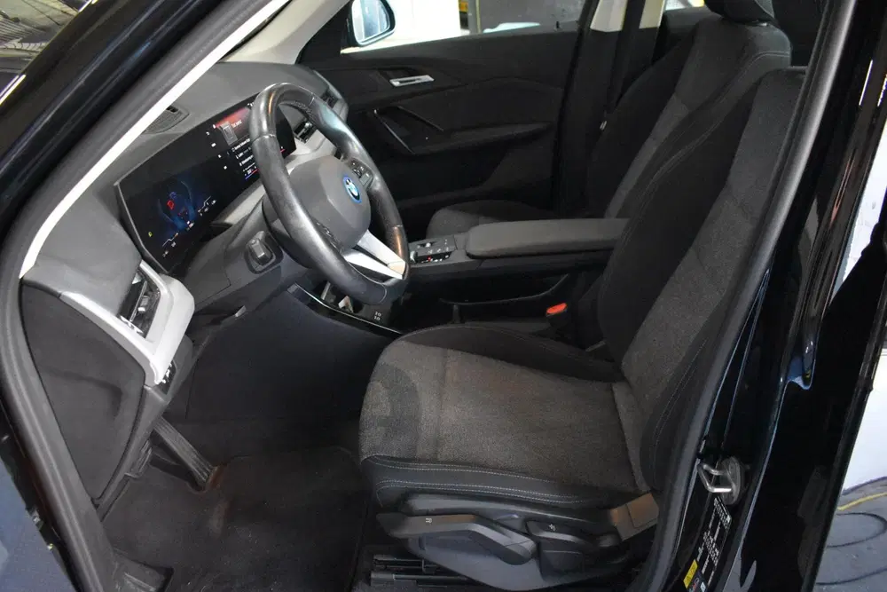 BMW iX1 xDrive30 Launch Edition 67 kWh uit 2023, foto 6
