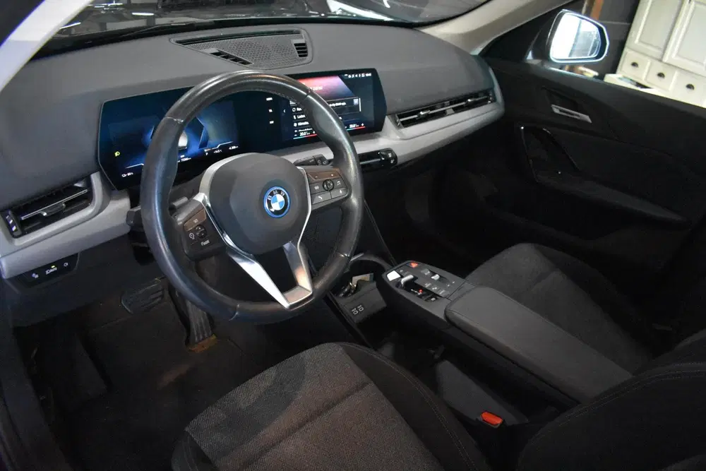 BMW iX1 xDrive30 Launch Edition 67 kWh uit 2023, foto 9