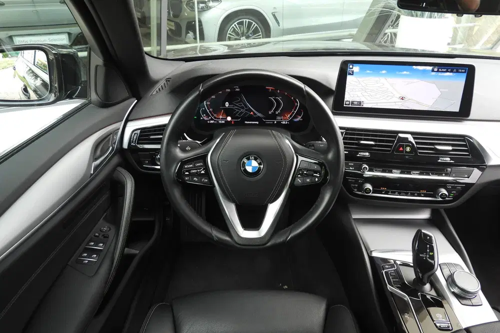 BMW 5-serie 540i High Executive Automaat uit 2022, foto 2