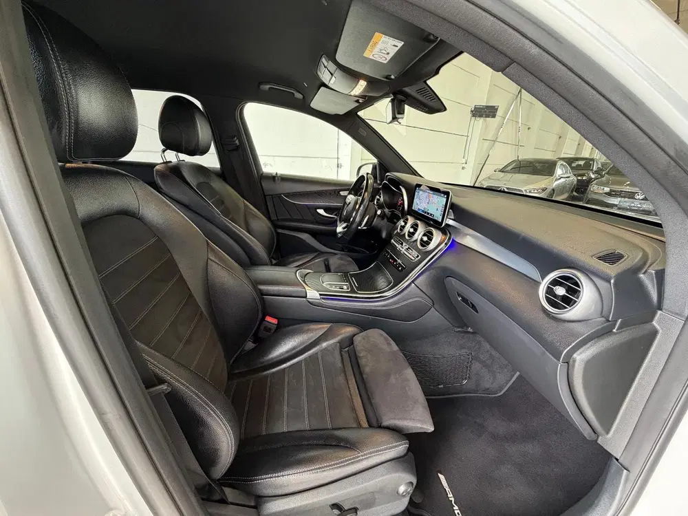 Mercedes-Benz GLC 200 4MATIC AMG Premium Plus uit 2019, foto 13