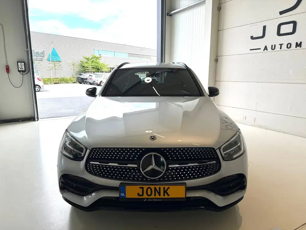 Mercedes-Benz GLC 200 4MATIC AMG Premium Plus uit 2019, foto 2