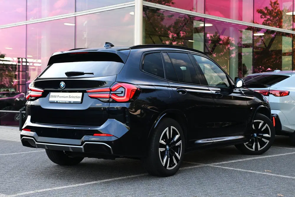 BMW iX3 Executive M Sport uit 2022, foto 2