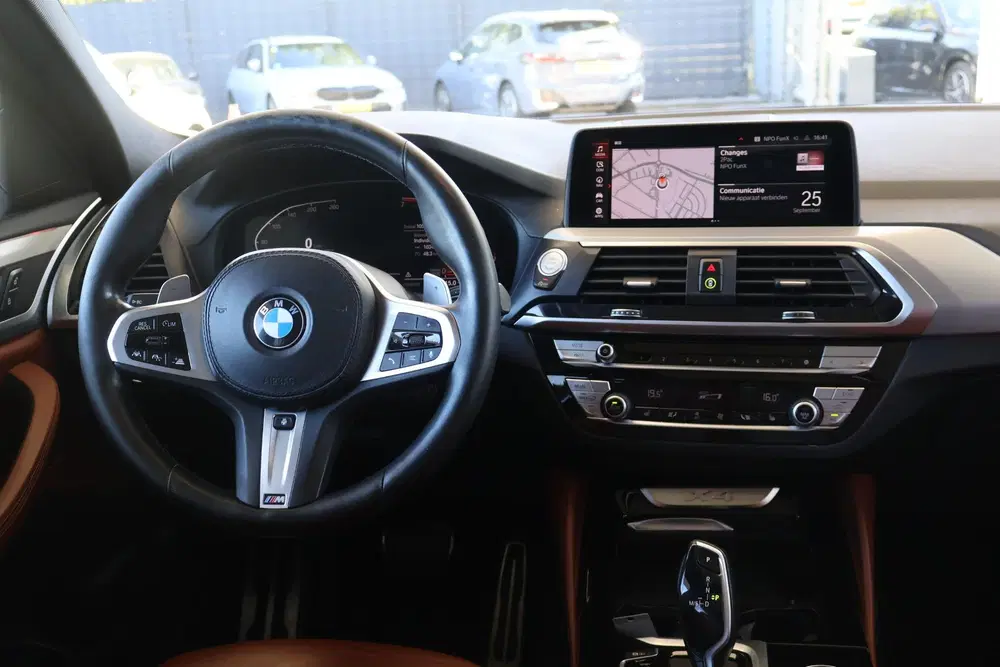 BMW X4 xDrive20i High Executive Edition uit 2021, foto 12