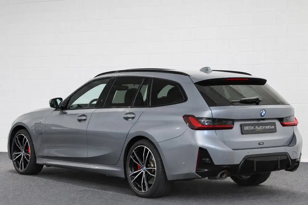 BMW 3-serie 320e uit 2024, foto 6