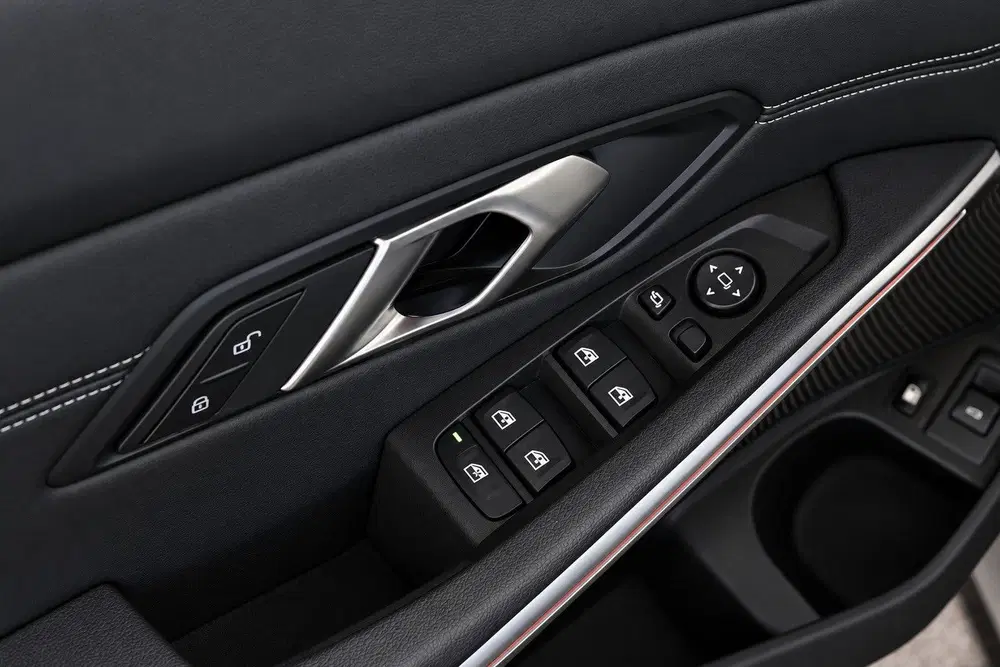 BMW 3-serie 320e uit 2024, foto 8