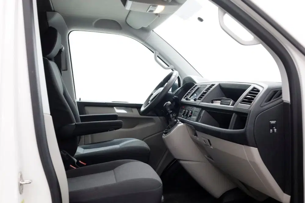 Volkswagen Transporter 2.0 TSI 150pk Benzine L2H3 Airco uit 2019, foto 3