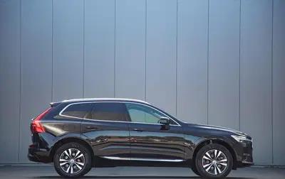 Volvo XC60 2.0 T6 Plug-in hybrid AWD Core Bright Pano uit 2024