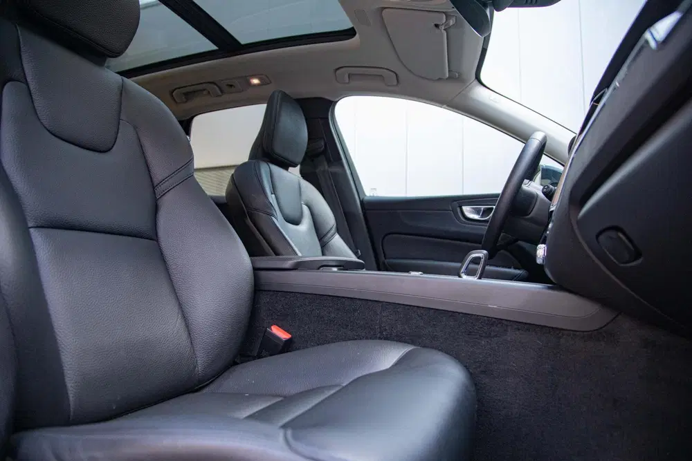 Volvo XC60 2.0 T6 Plug-in hybrid AWD Core Bright Pano uit 2024, foto 13