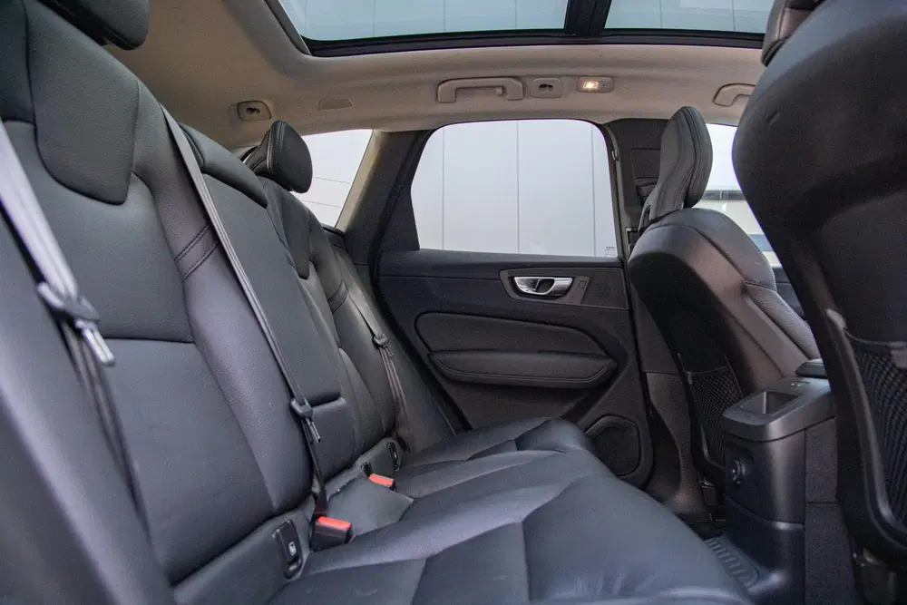 Volvo XC60 2.0 T6 Plug-in hybrid AWD Core Bright Pano uit 2024, foto 15