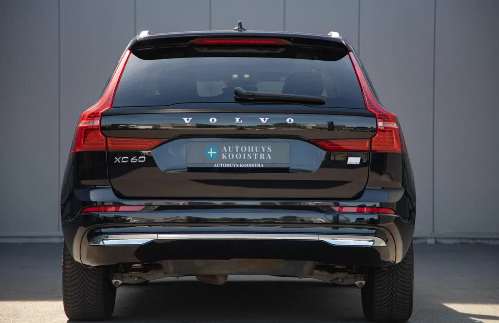Volvo XC60 2.0 T6 Plug-in hybrid AWD Core Bright Pano uit 2024, foto 8