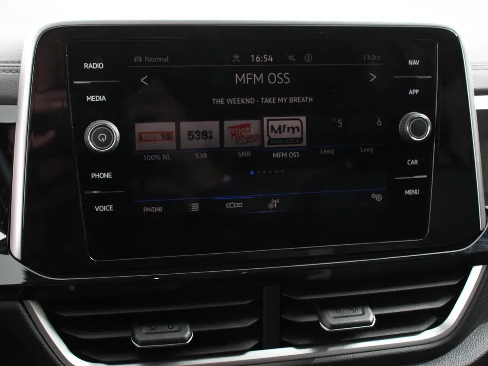 Volkswagen T-Roc 1.5 TSI 150pk DSG R-Line Navigatie Apple C uit 2024, foto 13