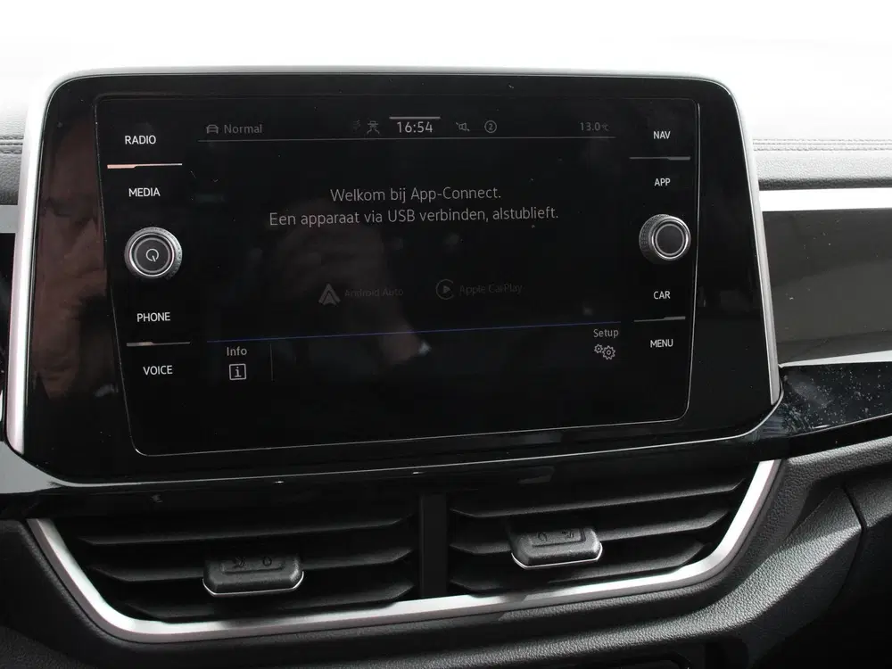 Volkswagen T-Roc 1.5 TSI 150pk DSG R-Line Navigatie Apple C uit 2024, foto 15