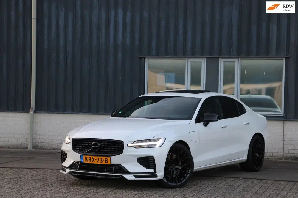 Volvo S60 2.0 T8 AWD R-Design Pano Memory Harman&Kar uit 2020