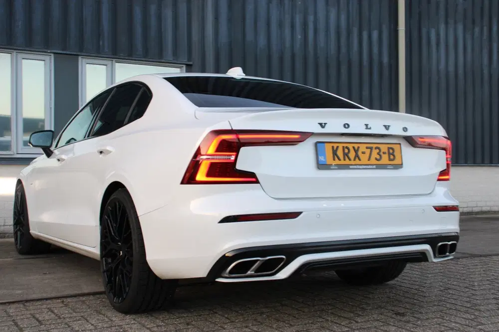 Volvo S60 2.0 T8 AWD R-Design Pano Memory Harman&Kar uit 2020, foto 10