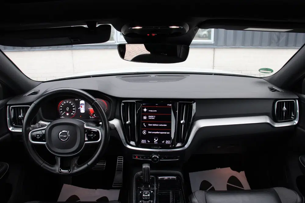 Volvo S60 2.0 T8 AWD R-Design Pano Memory Harman&Kar uit 2020, foto 11