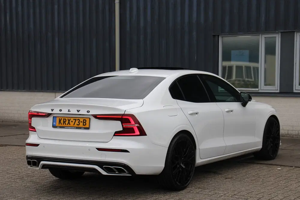 Volvo S60 2.0 T8 AWD R-Design Pano Memory Harman&Kar uit 2020, foto 3