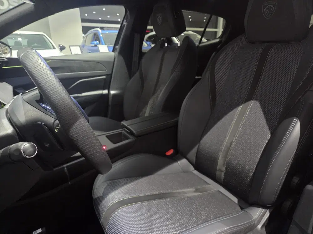 Peugeot 408 1.2 Hybrid 145 e-DCS6 GT uit 2026, foto 9