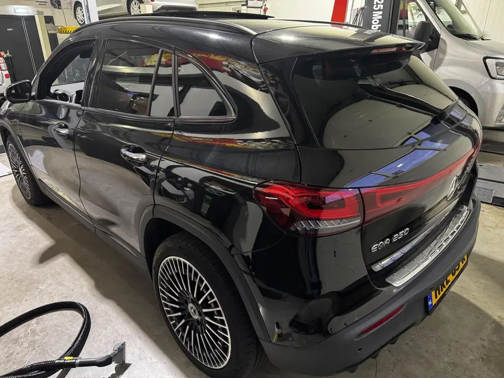 Mercedes-Benz EQA Mercedes EQA 250 AMG Line 67 kWh uit 2022, foto 2