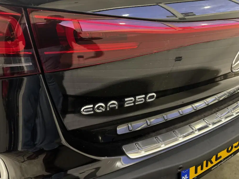 Mercedes-Benz EQA Mercedes EQA 250 AMG Line 67 kWh uit 2022, foto 3