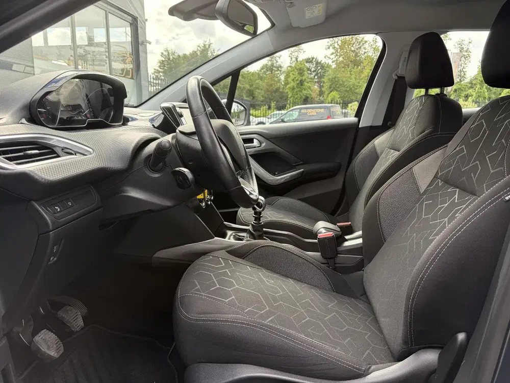 Peugeot 2008 1.2 PureTech Blue Lion 2e Eigenaar uit 2019, foto 8
