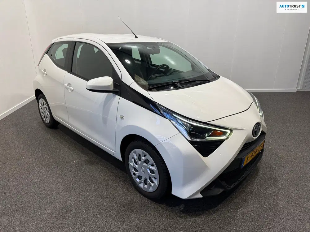 Toyota Aygo 1.0 VVT-i x-play uit 2021