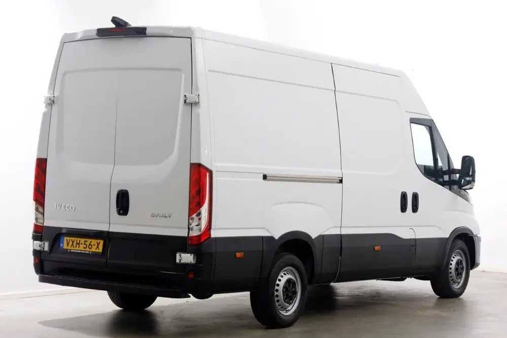 Iveco Daily 35S14 136pk L2H2 Airco uit 2021, foto 2