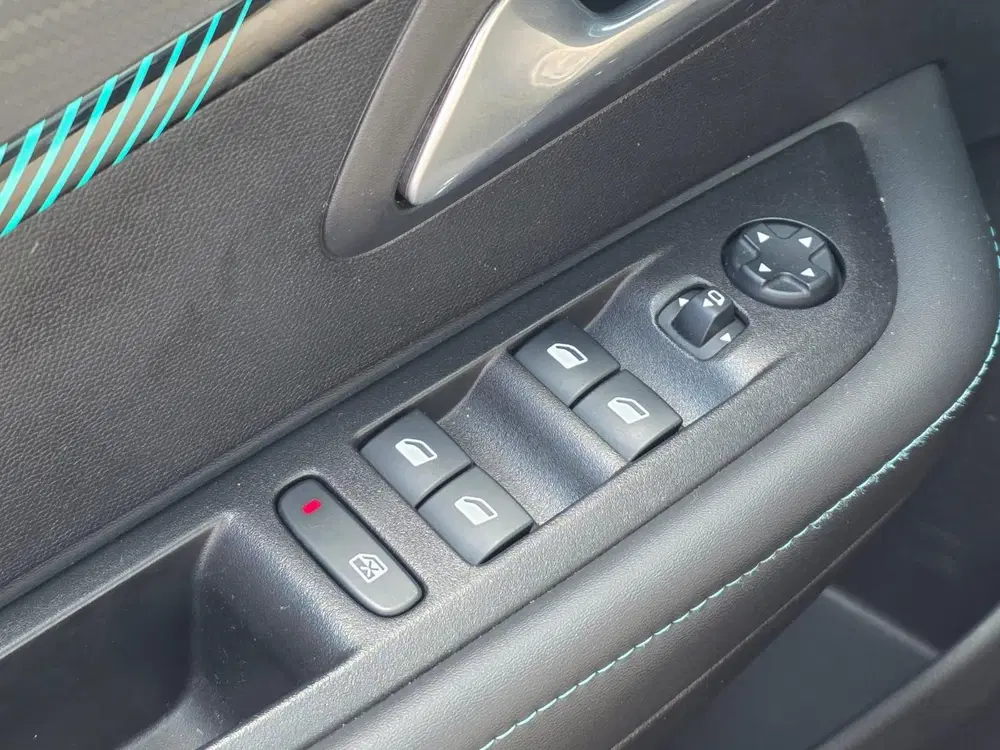 Peugeot 208 100pk Allure uit 2020, foto 11