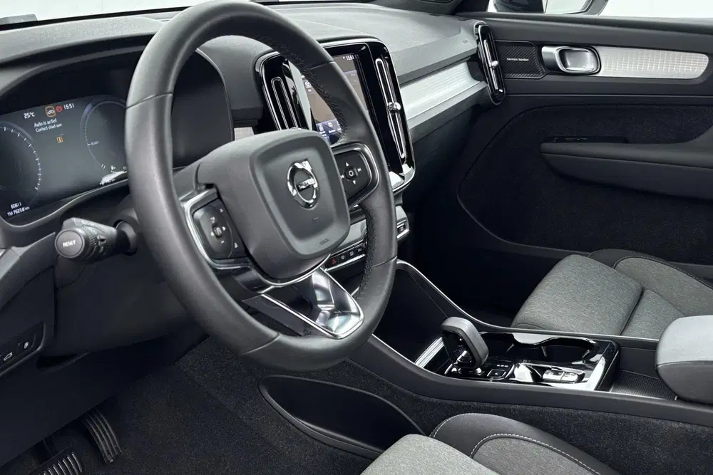 Volvo XC40 1.5 T4 Plug-in hybrid Plus Dark Luxueus ri uit 2023, foto 2
