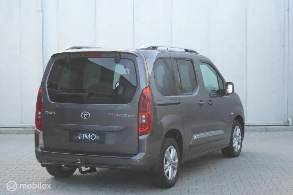 Toyota Proace City 1.2 Turbo Automaat uit 2020, foto 2