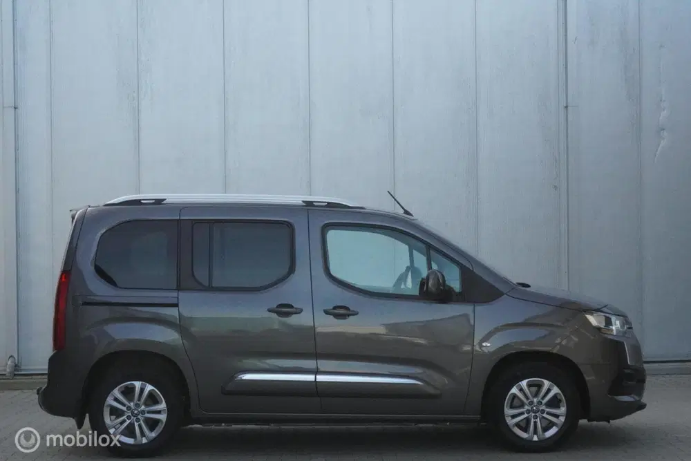 Toyota Proace City 1.2 Turbo Automaat uit 2020, foto 3