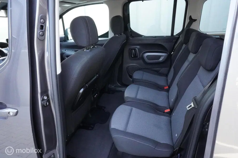Toyota Proace City 1.2 Turbo Automaat uit 2020, foto 9