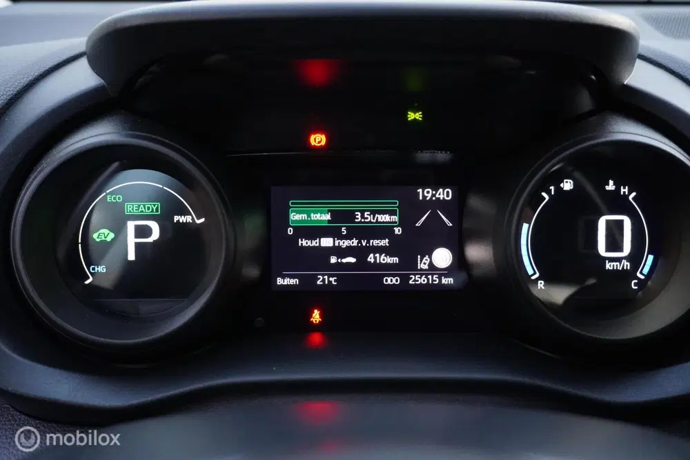 Toyota Yaris 1.5 Hybrid Dynamic 25.615 KM Trekhaak uit 2023, foto 15