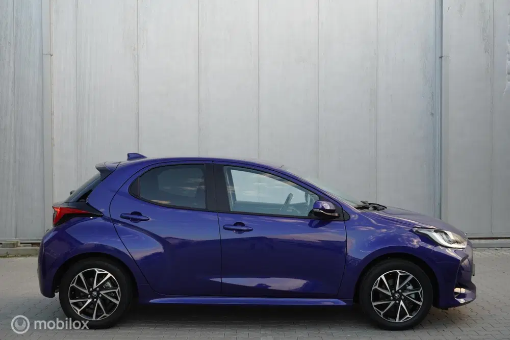 Toyota Yaris 1.5 Hybrid Dynamic 25.615 KM Trekhaak uit 2023, foto 3