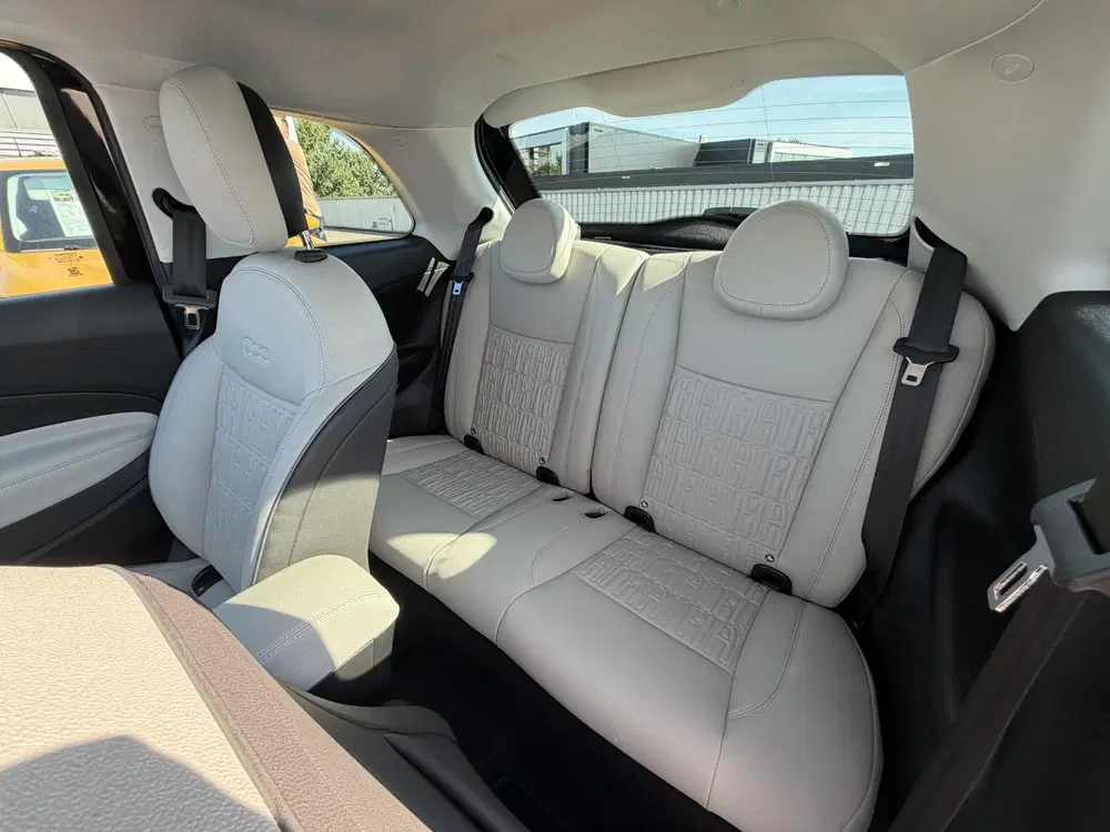 Fiat 500 La Prima 42 kWh Navigatie uit 2024, foto 11