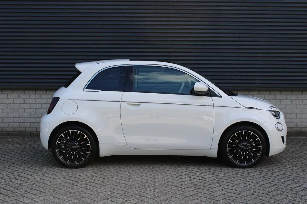 Fiat 500 La Prima 42 kWh SOH 97.1% Panoramadak uit 2024, foto 6