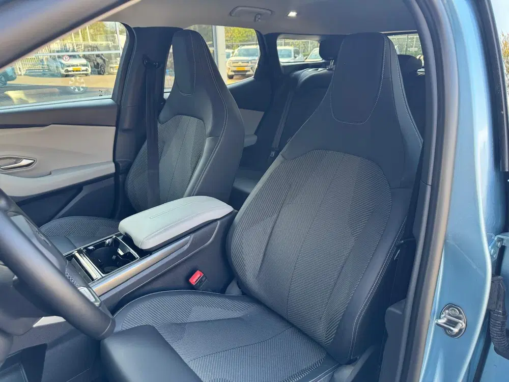 Ford Explorer Premium Extended Range AWD 77 kWh Navigati uit 2025, foto 14