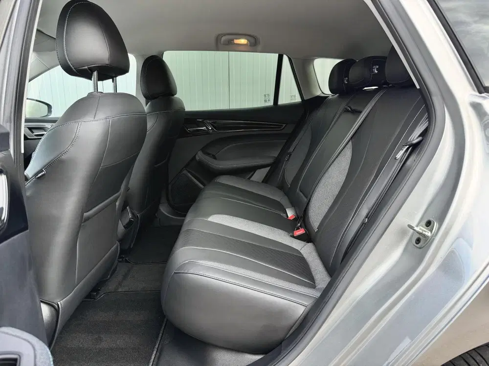 MG MG5 Electric 50 kWh Luxury uit 2022, foto 13