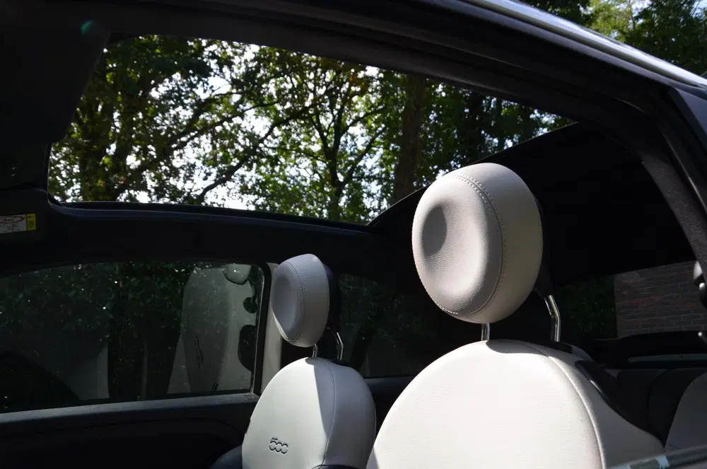 Fiat 500C 1.0 Hybrid Dolcevita Navigatie uit 2021, foto 9