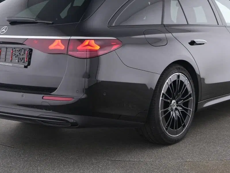 Mercedes-Benz E-Klasse 300 e Avantgarde Night Edition uit 2026, foto 9