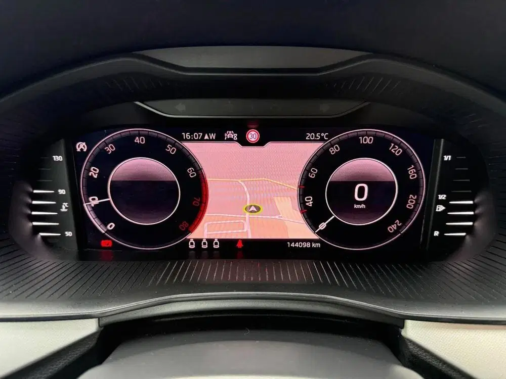 Skoda Kamiq 1.0 TSI Sport Business uit 2020, foto 12