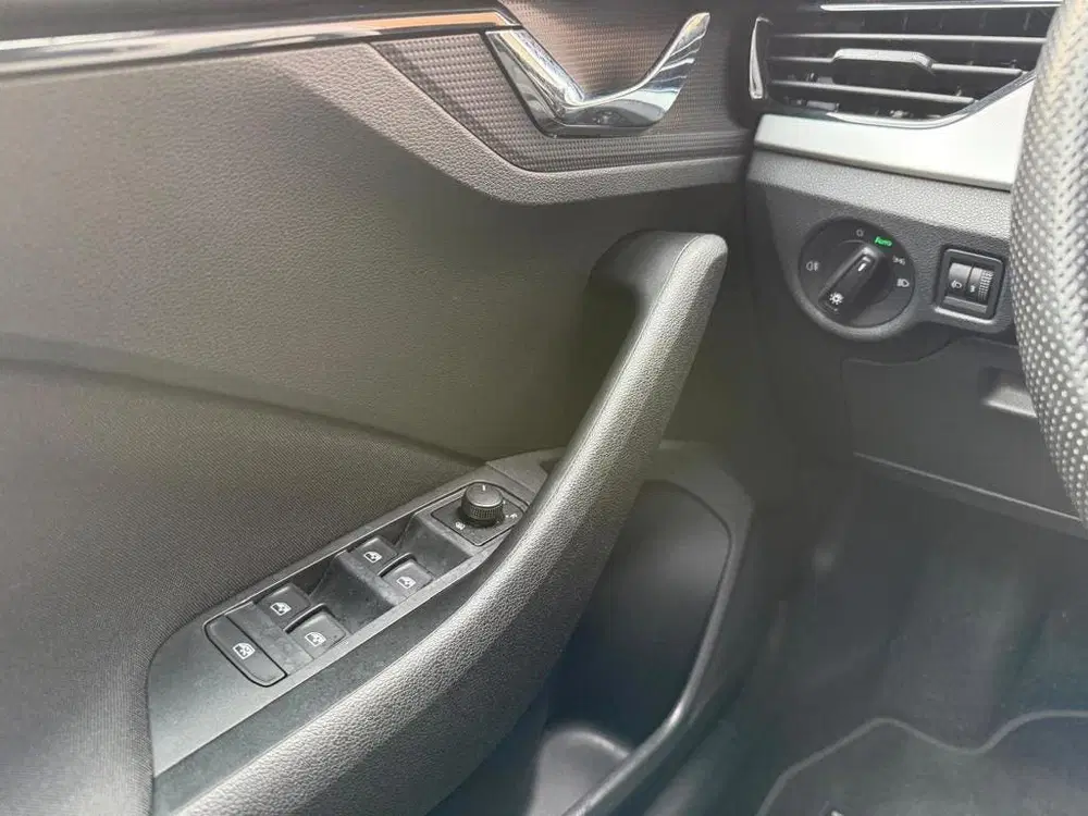 Skoda Kamiq 1.0 TSI Sport Business uit 2020, foto 14