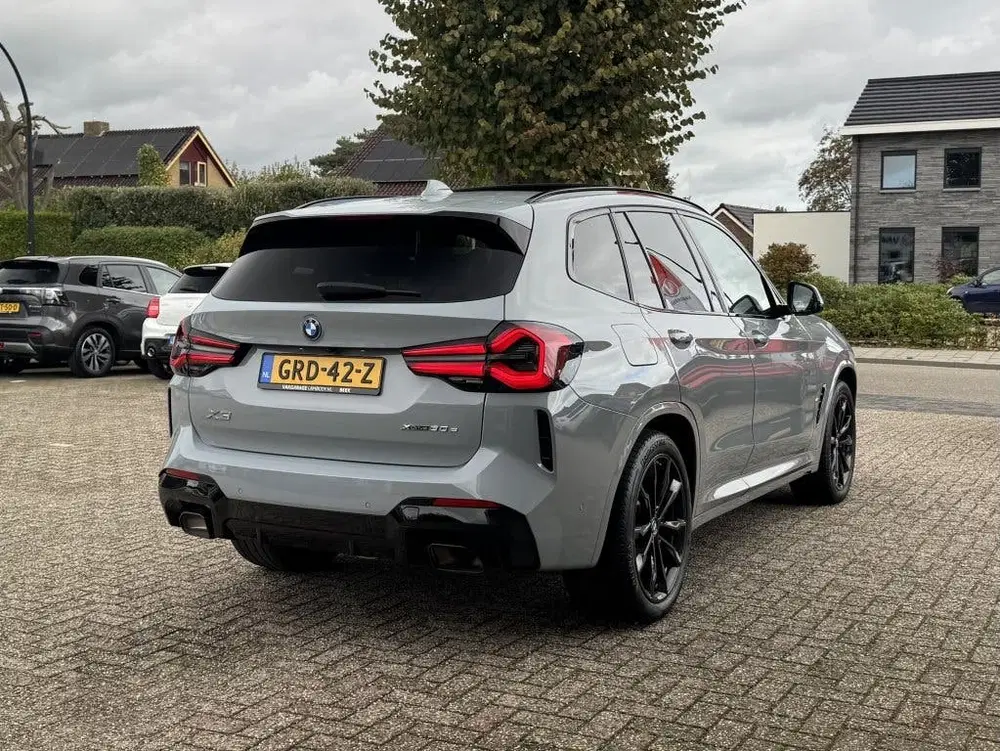 BMW X3 xDrive30e High Executive M-Sport Pano Head uit 2022, foto 2