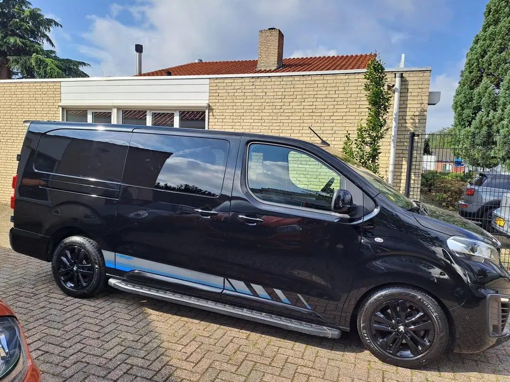 Peugeot Expert 2.0 BlueHDI 180 Long Sport DC uit 2021, foto 2