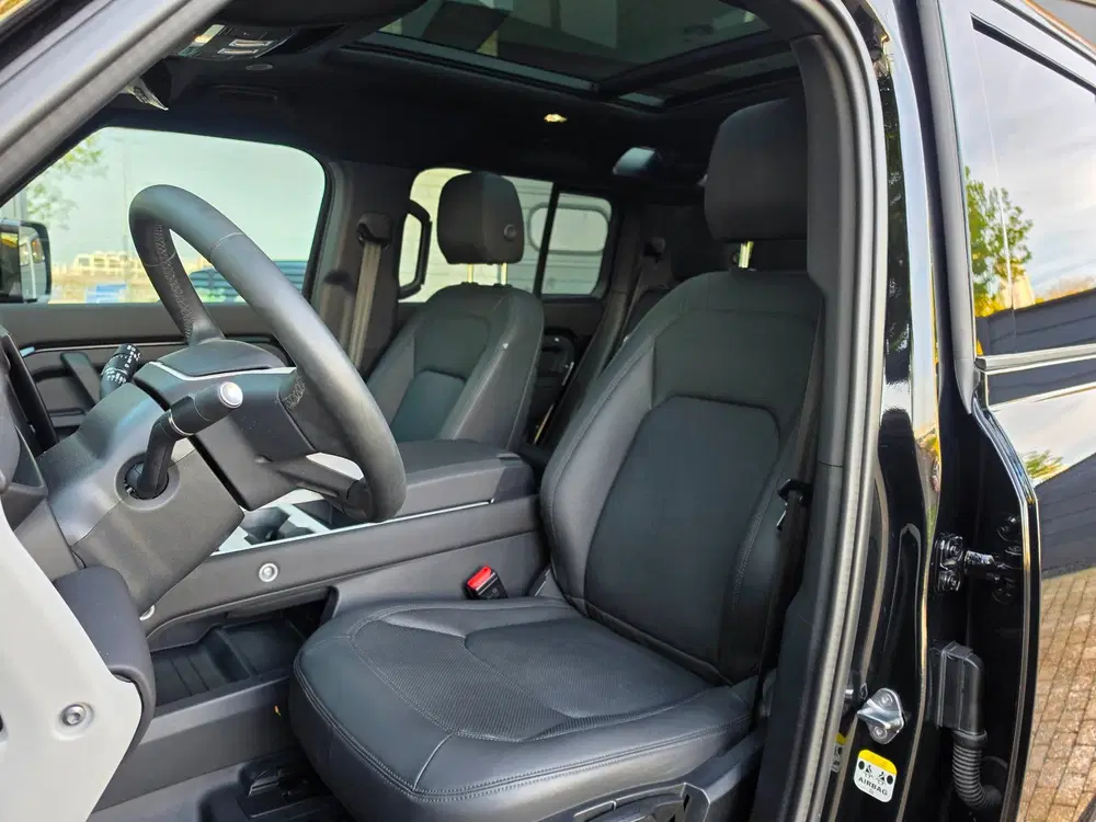 Land Rover Defender 2.0 P300e 110 S veel opties BTW uit 2025, foto 14