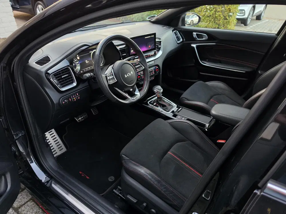 Kia ProCeed 1.6 T-GDI GT Panoramadak uit 2023, foto 2