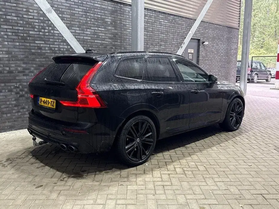 Volvo XC60 T8 R-Design uit 2019, foto 2