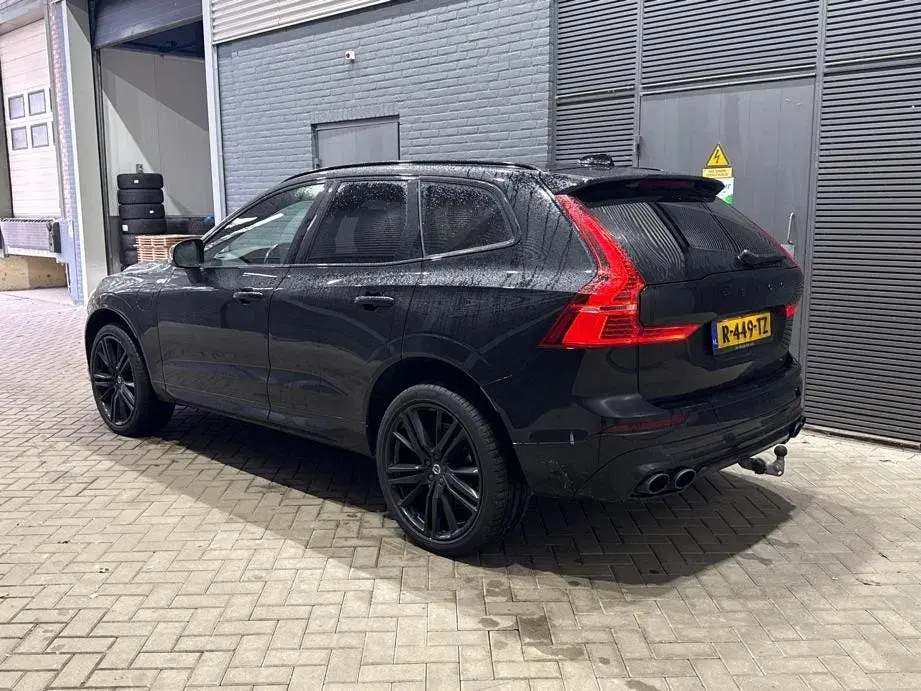 Volvo XC60 T8 R-Design uit 2019, foto 3